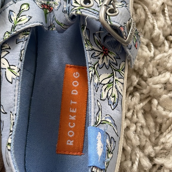 Sneakers - Picture 3 of 5